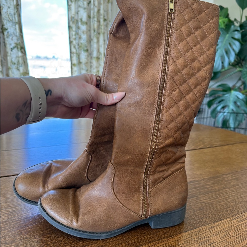 Dexflex Comfort Tan Quilted Heeled Boots